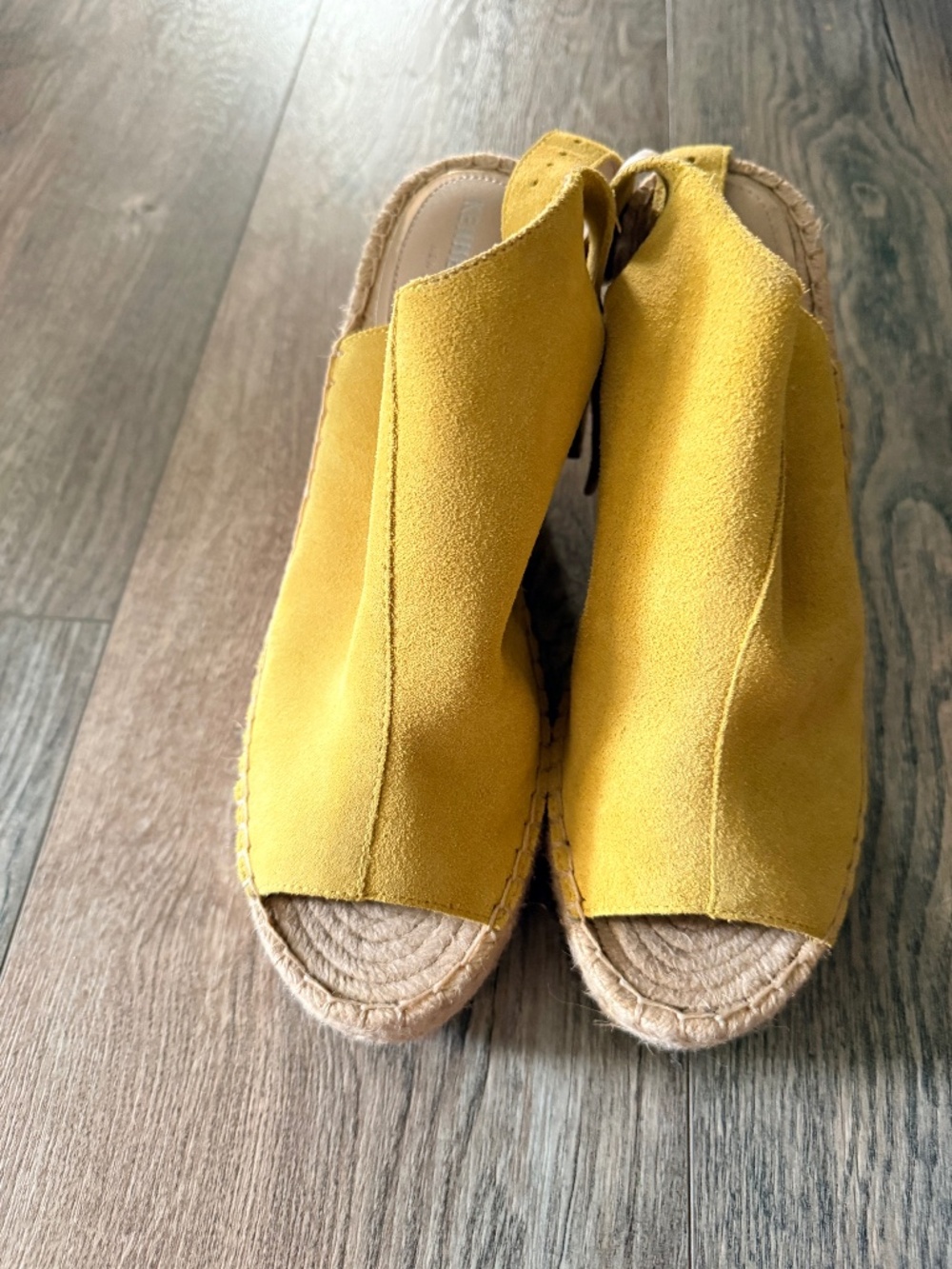EUC Kenneth Cole wedge sandal